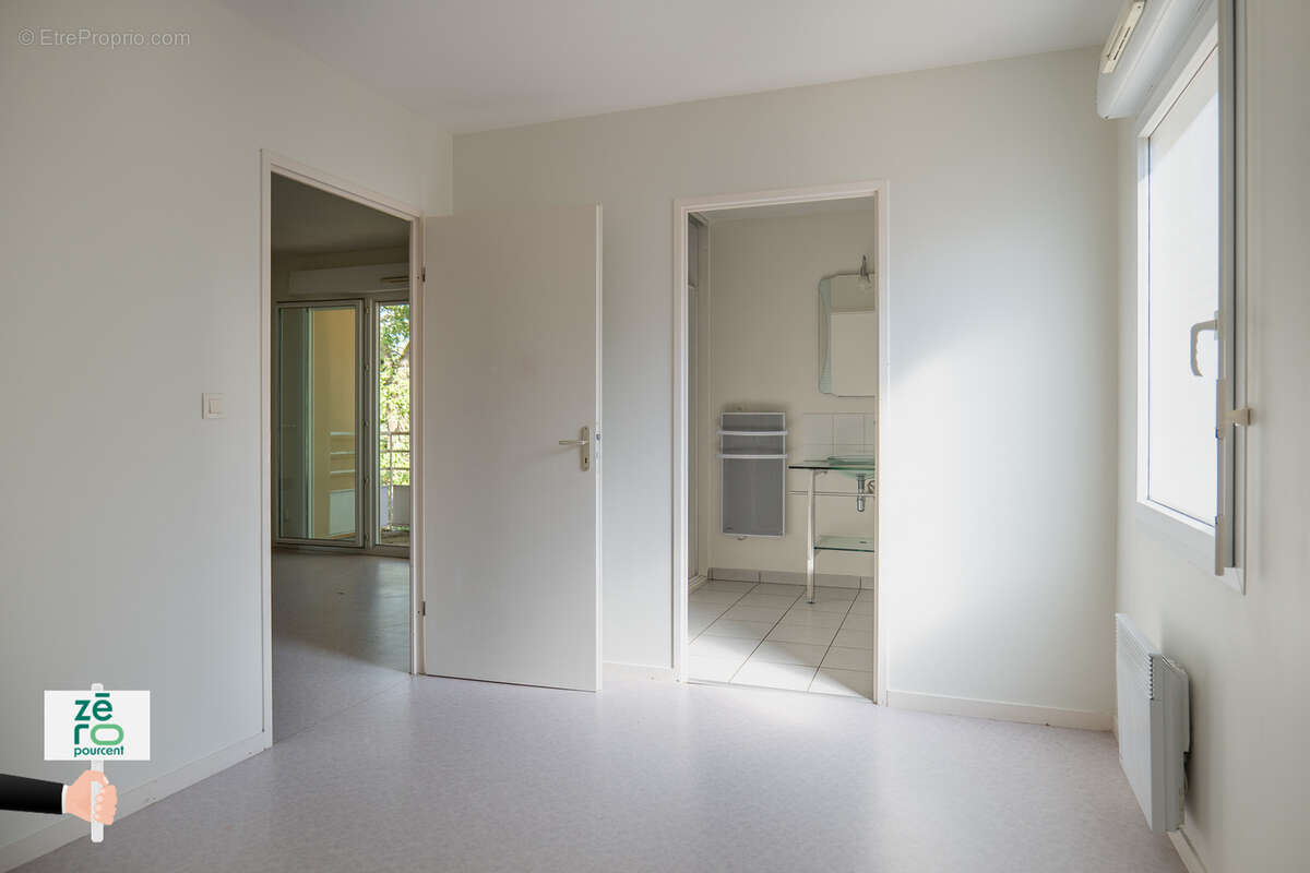 La roche-sur-yon est   f2 avec balcon & parking privatif   une opportunité à saisir ! - photo 6