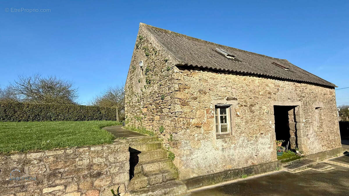 Maison à PLOUGUIN