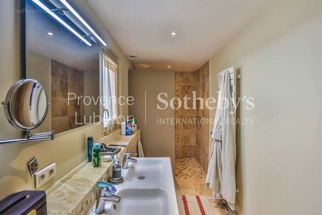 Maison à SAINT-SATURNIN-LES-APT