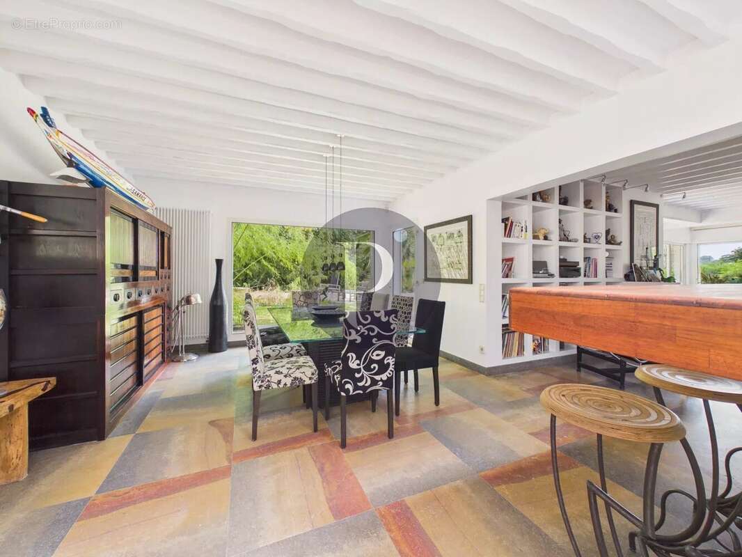 VAUHALLAN – Propriété 7 pièces – Réception 100 m² - Vue dominante – Terrain boisé 4726 m² - photo 11