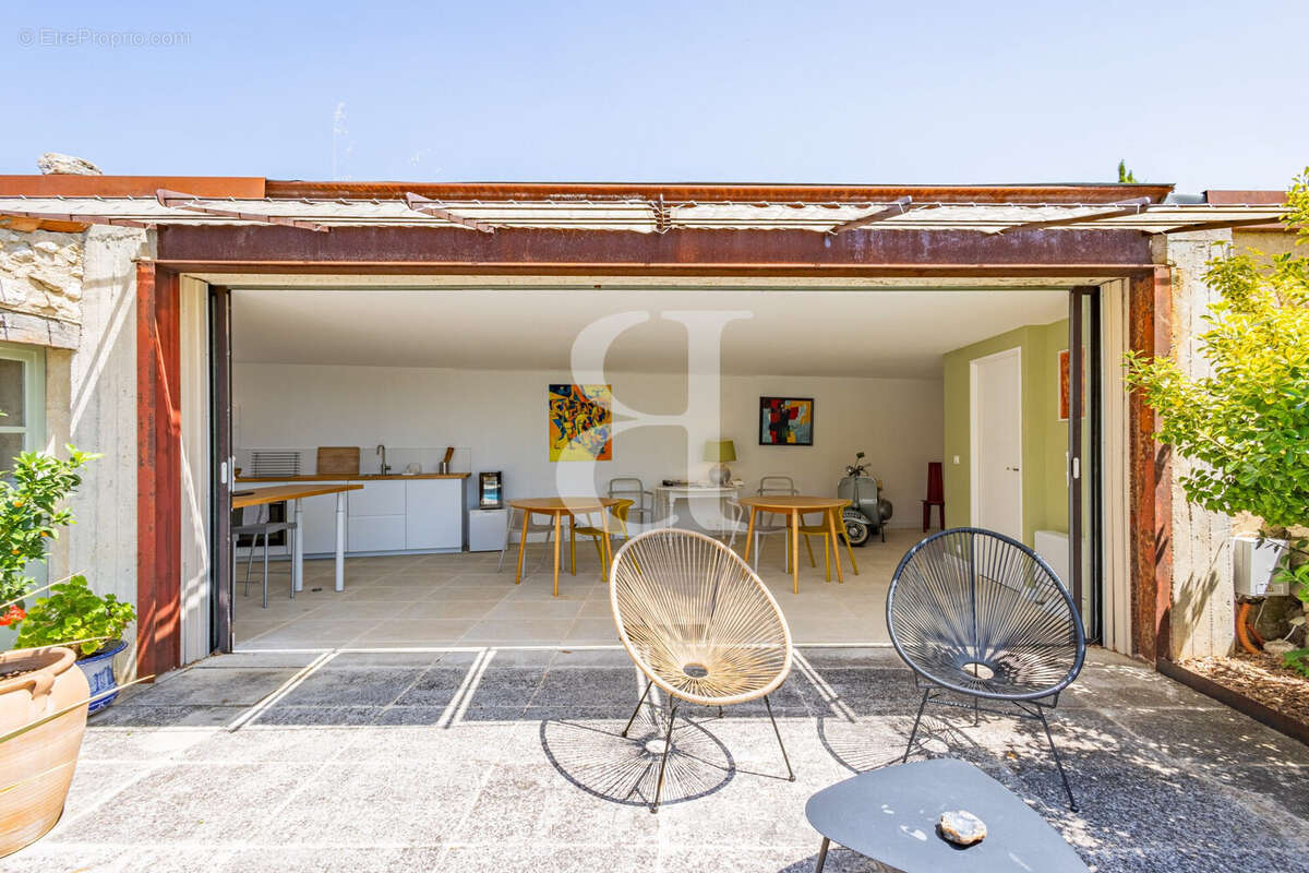 Maison 362 m² à Grignan  - photo 8