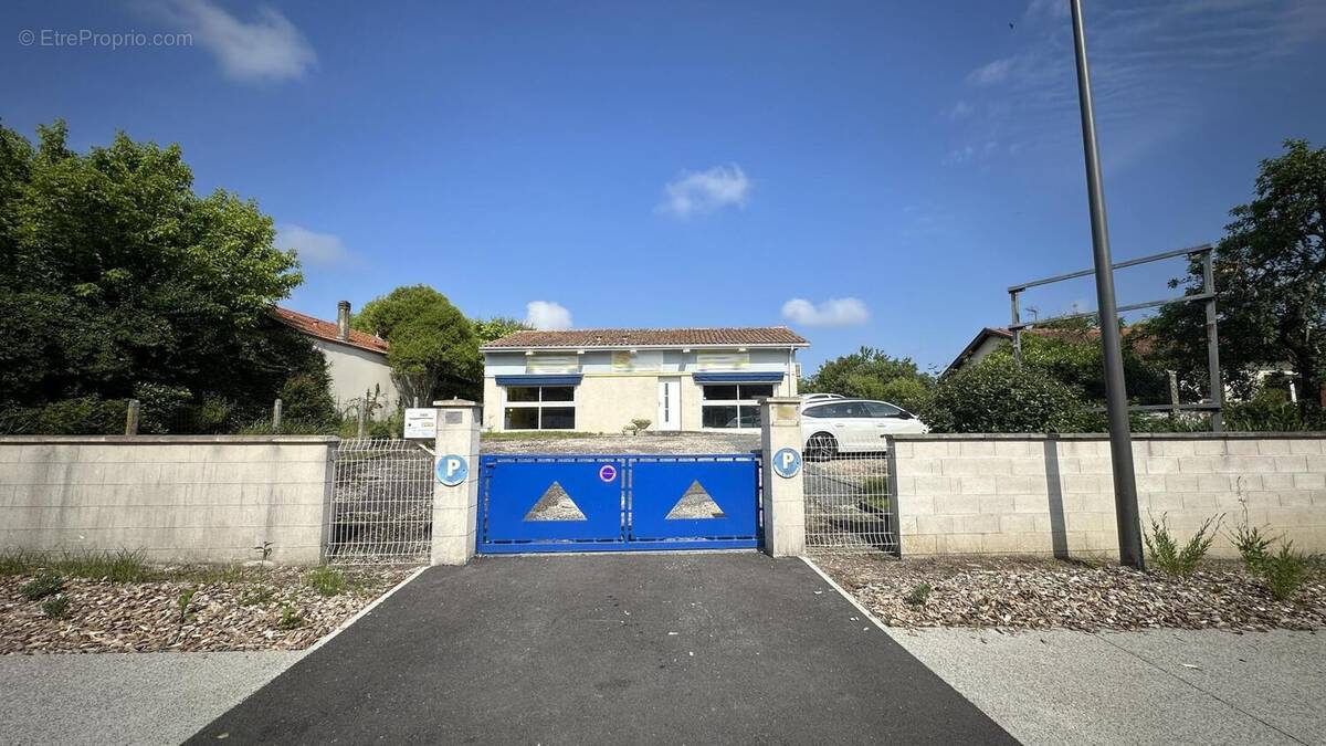 Photo 1 - Commerce à CARBON-BLANC