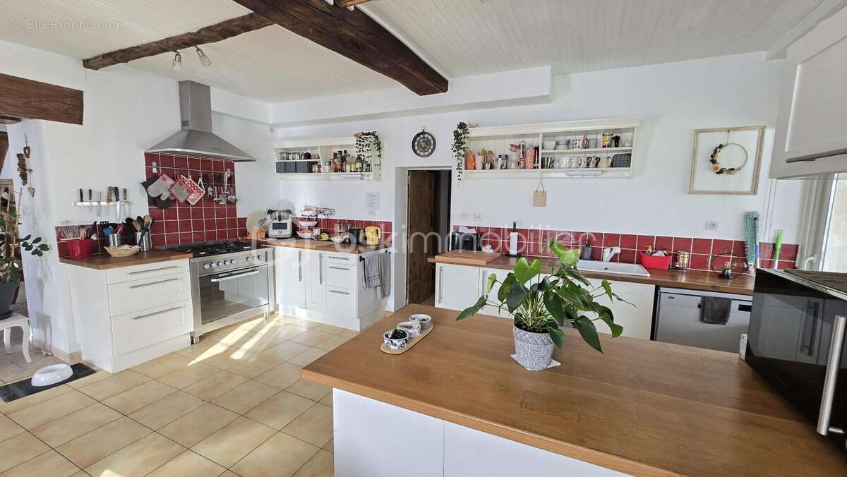 Maison charentaise et son gite avec piscine - photo 8
