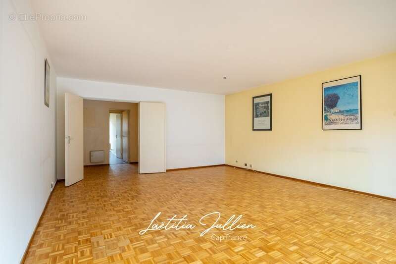 Appartement à MARSEILLE-4E