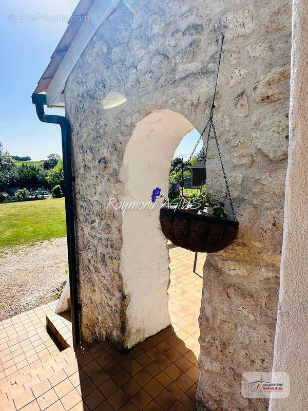 Charmante maison traditionnelle en pierre avec annexe indépendante et piscine de 15 x 6 m - photo 5