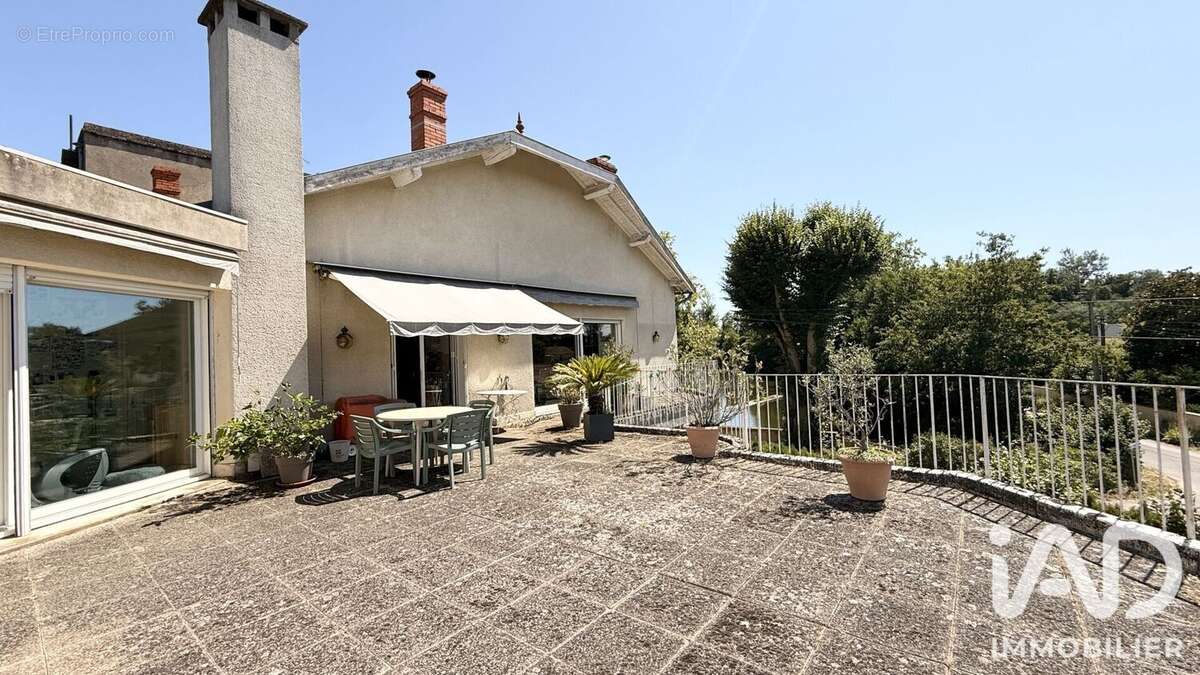 Photo 4