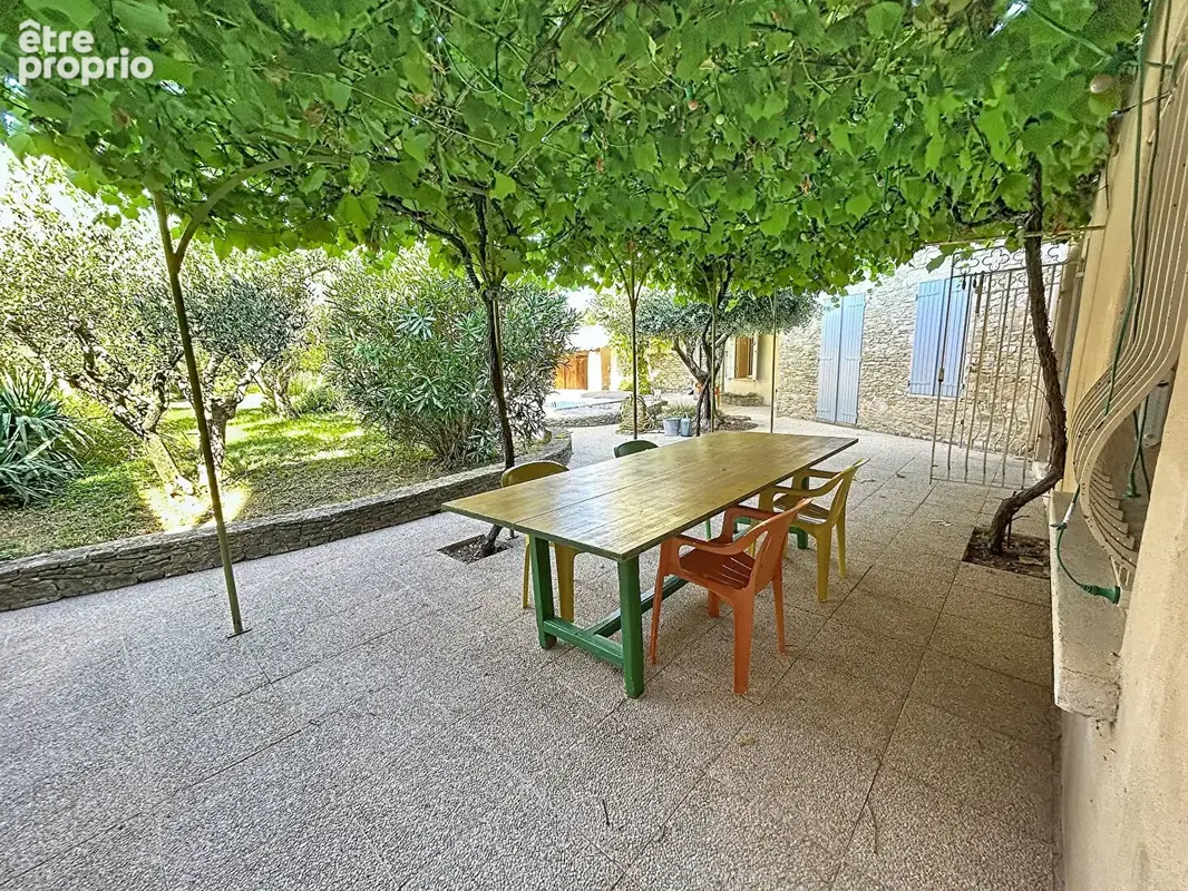 UCHAUX - Maison de charme, 5 chambres, jardin 1000m² avec piscine - photo 3