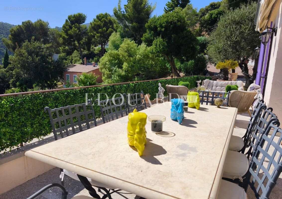 Splendide propriété de 300 m² en excellent état avec home cinéma, superbe piscine et pool house - photo 10