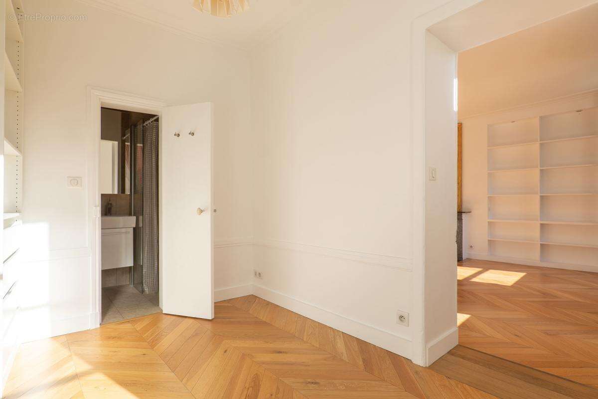 Appartement à PARIS-1E
