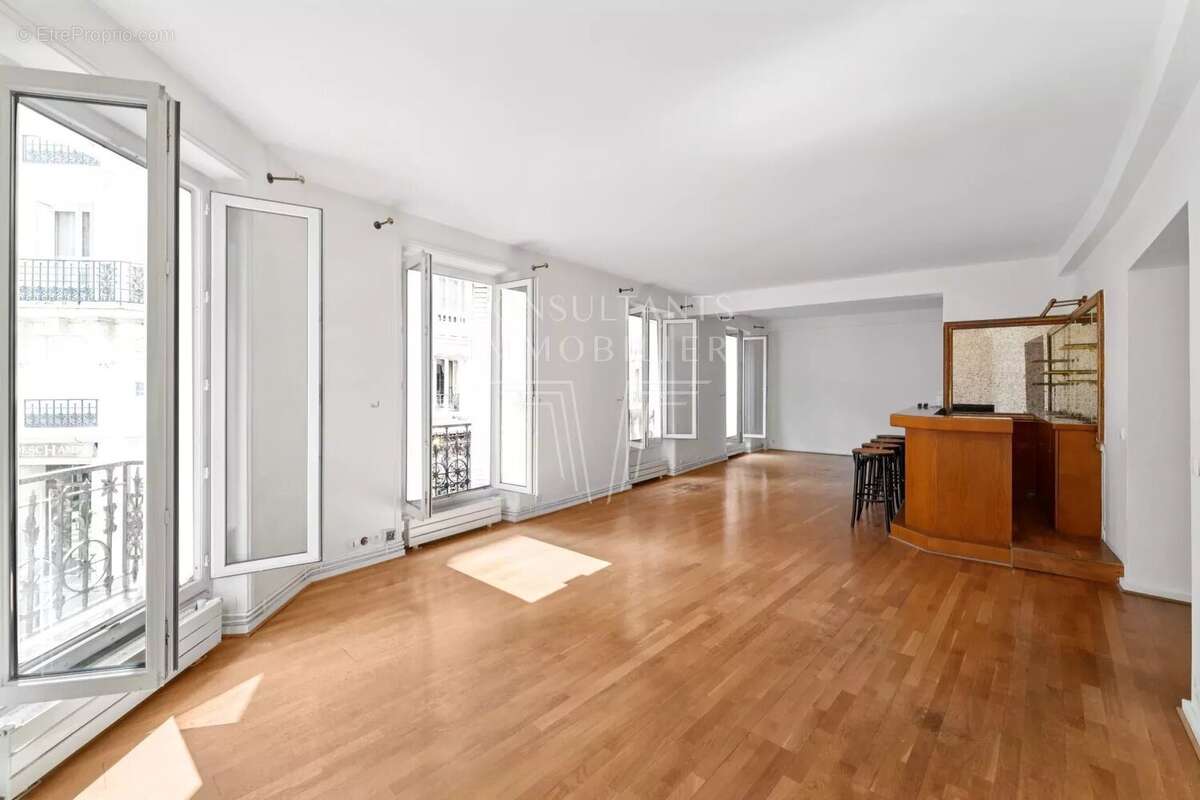 Appartement à PARIS-17E