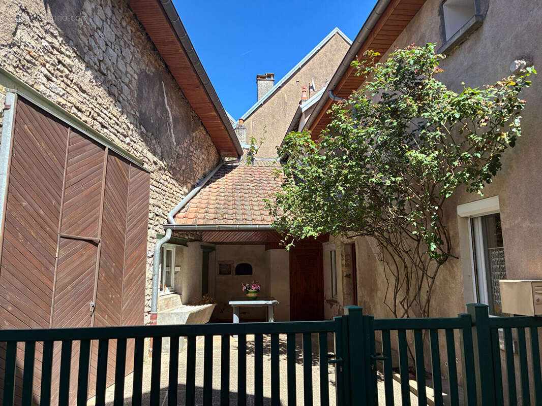 Maison à VORAY-SUR-L'OGNON