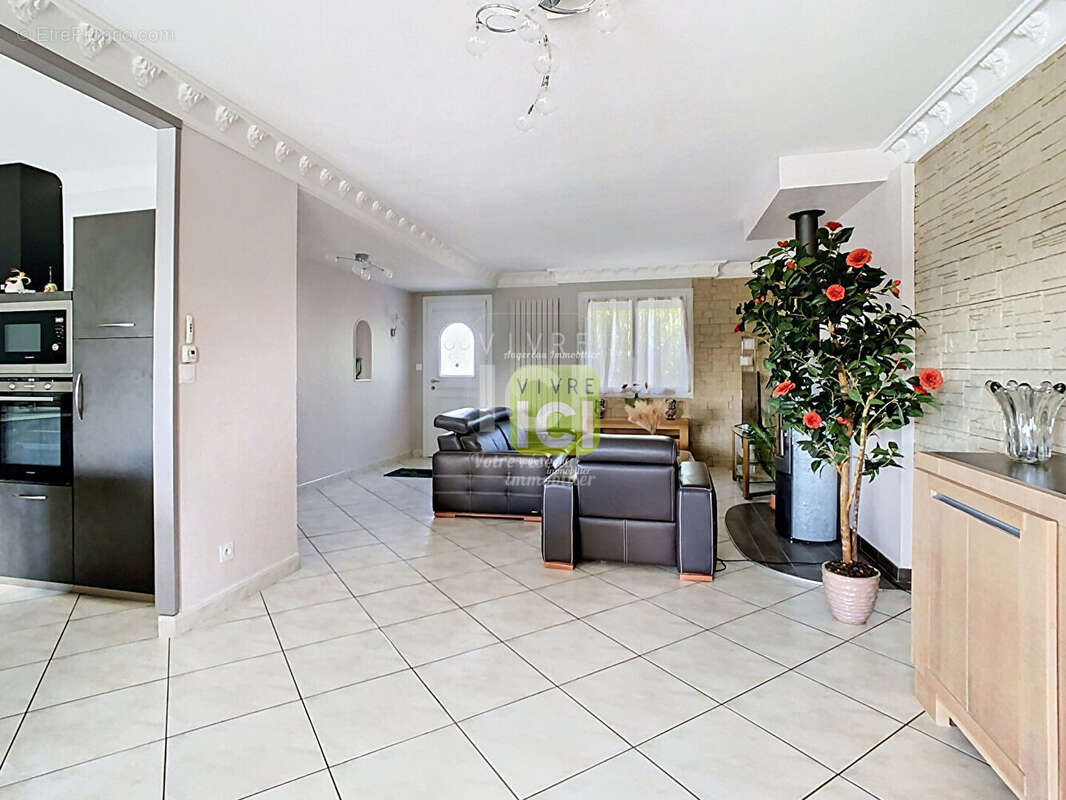 Maison familiale de 125 m² avec piscine chauffée et jardin exotique sans vis-à-vis - photo 3