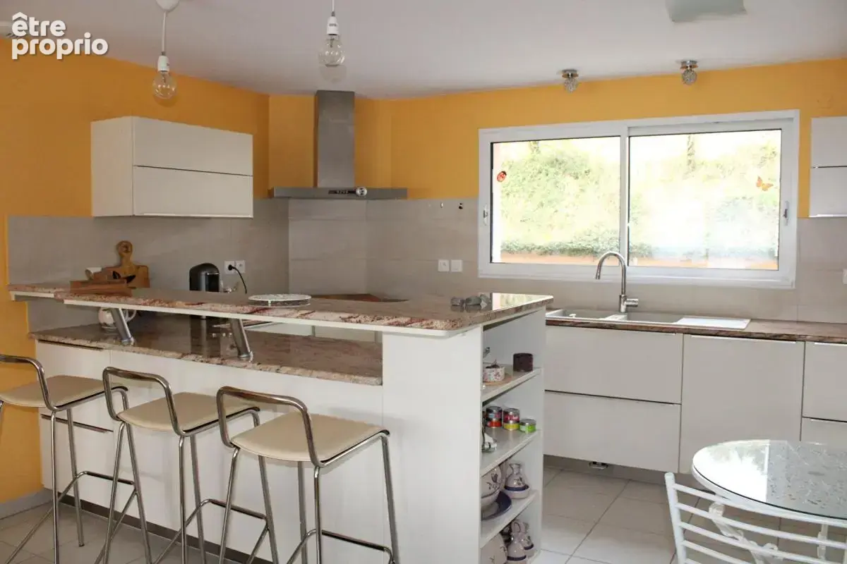 Langogne Maison  5 pièce(s) 172 m2 avec vue dégagée - photo 10