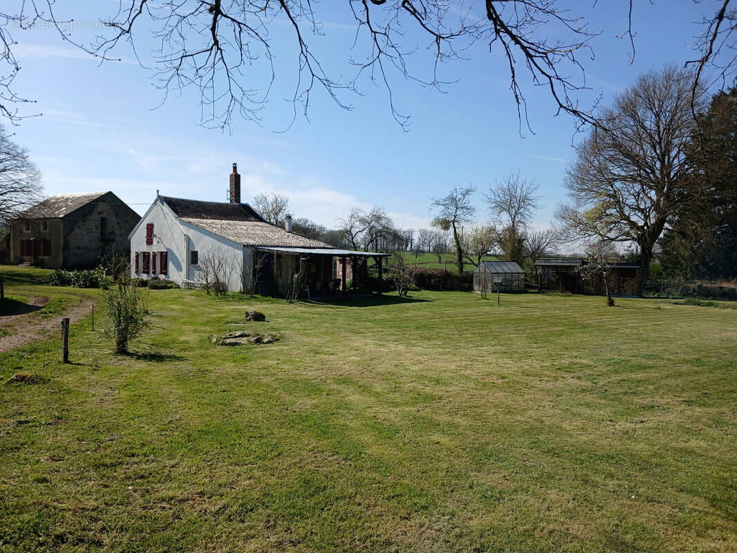 Maison à CHASTELLUX-SUR-CURE