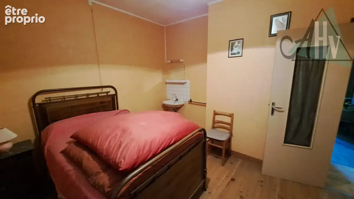 Entre Thorigny sur Oreuse et Villeneuve l'Archevêque - Grande maison de 283 m2 avec 8 chambres, dépendances et - photo 7