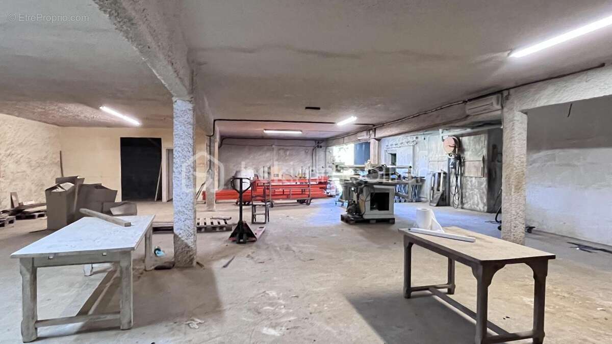 Commerce à LE LARDIN-SAINT-LAZARE