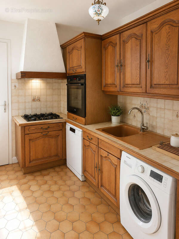 Appartement t3/t4 lumineux dans residence securisee avec vue degagee terrasse et cave la seyne sur mer - photo 5