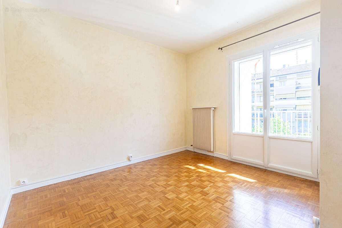 Agence immobiliere laforet -  exclusivite - "jacinthe" - annecy le vieux - appartement t3 de 71,08m² - cave - garage en option - photo 4