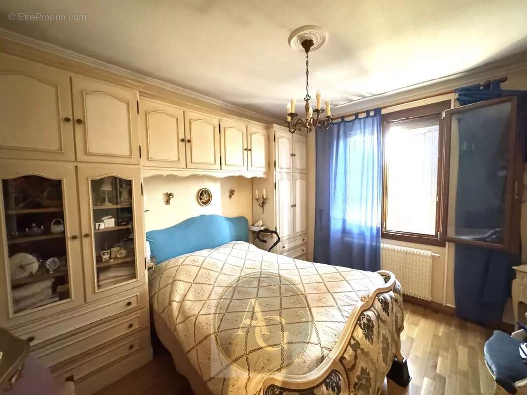 Maison à VILLENEUVE-LA-COMPTAL