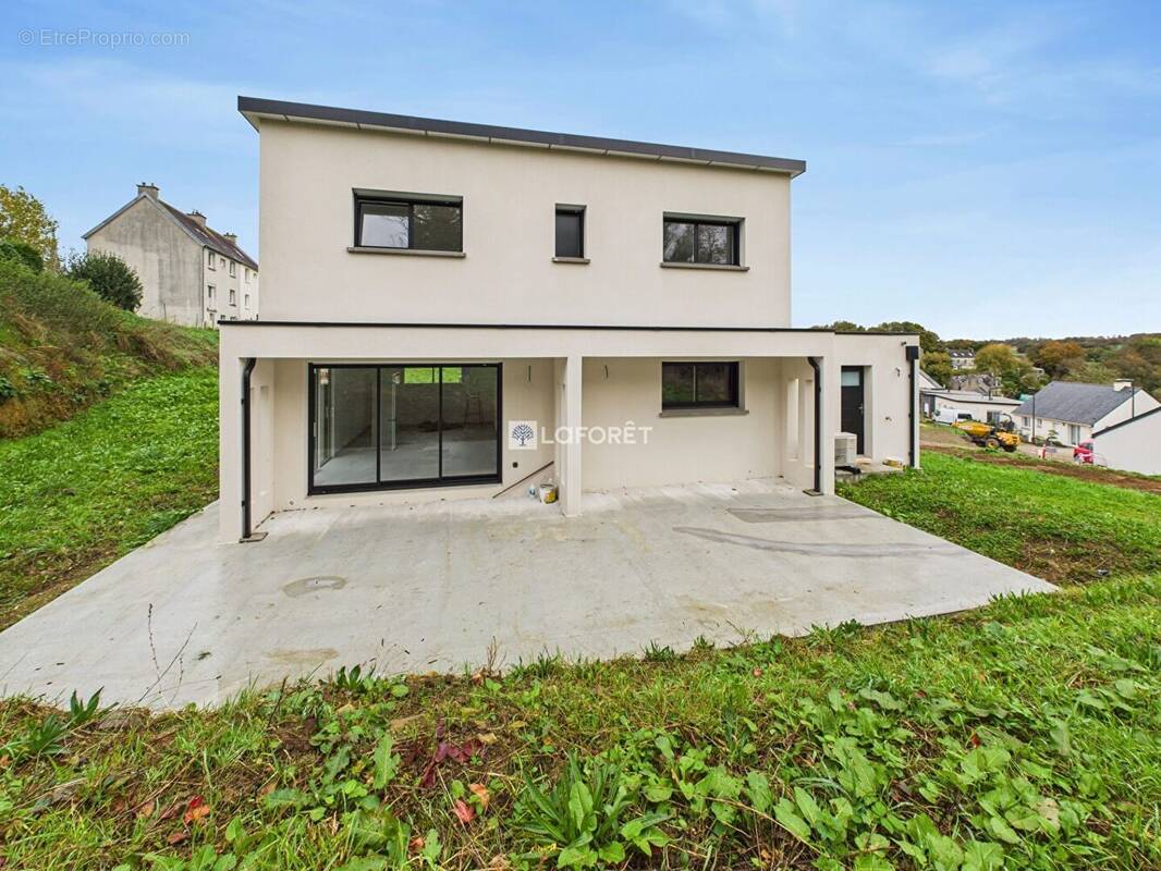 Maison à PLONEVEZ-PORZAY