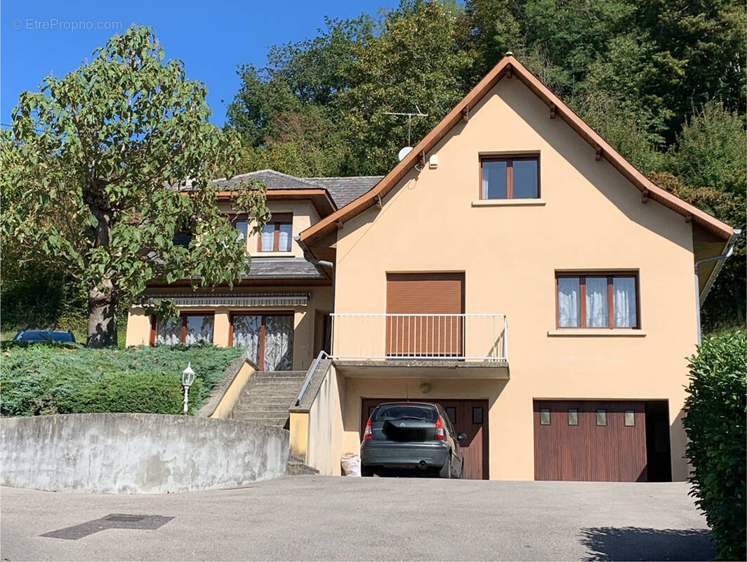 Maison à SAINT-CLAIR-DE-LA-TOUR