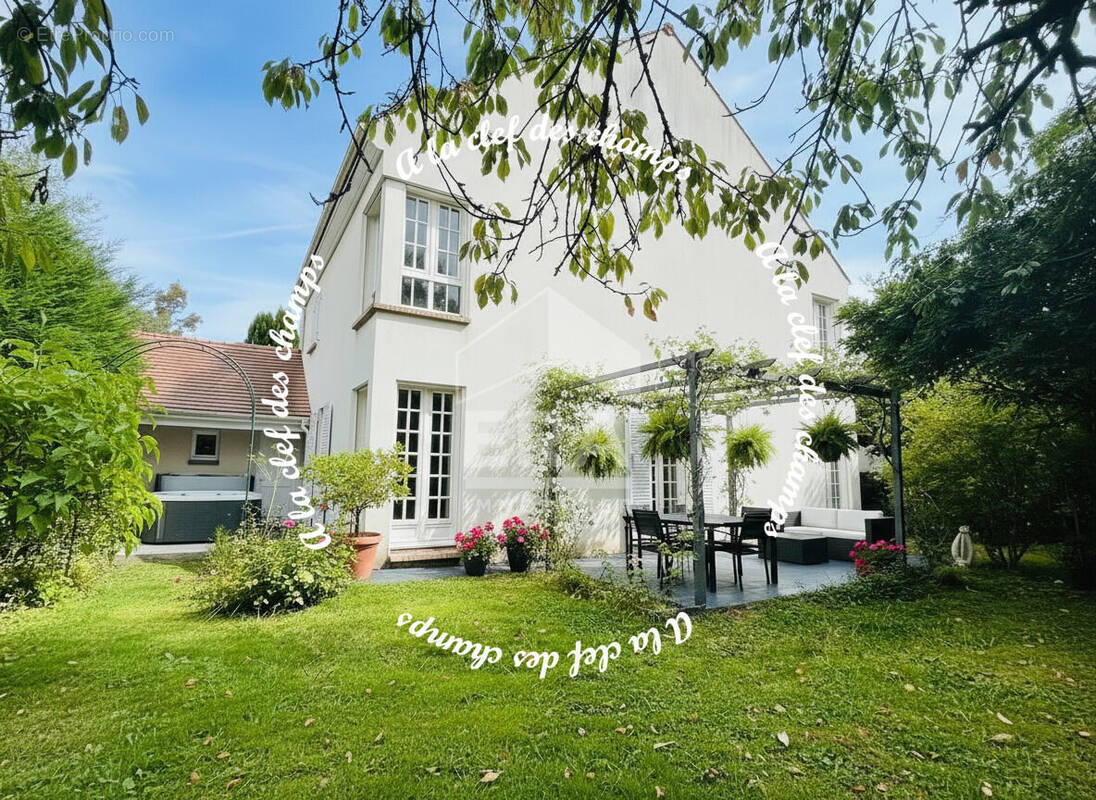 Maison à SAINT-REMY-LES-CHEVREUSE