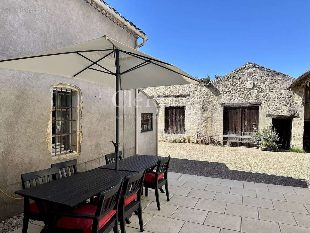 Maison à GENSAC