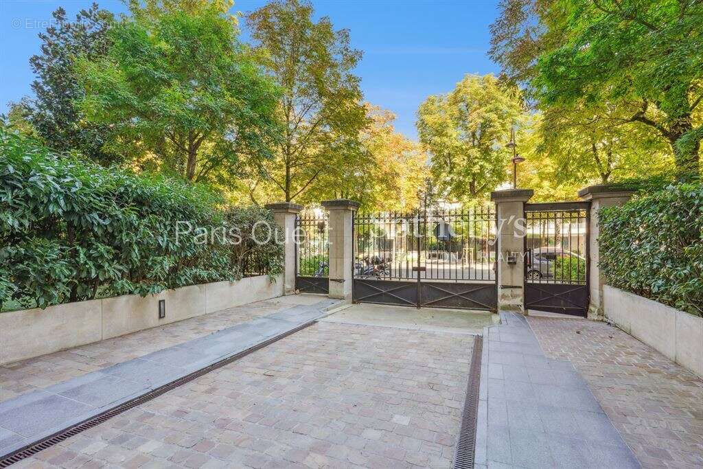 Appartement à NEUILLY-SUR-SEINE
