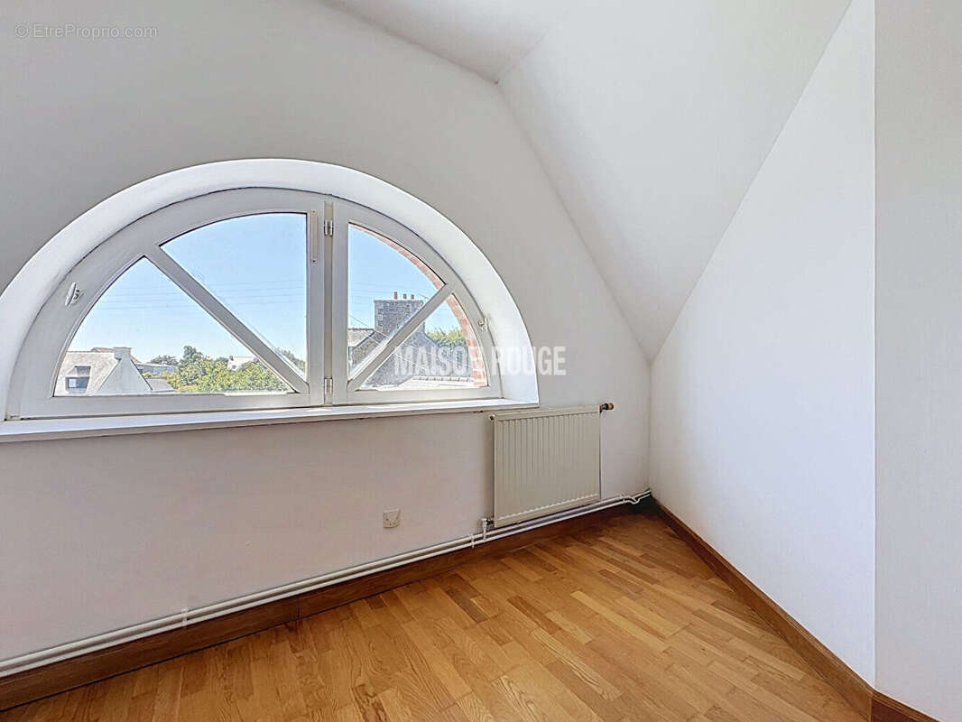 Maison en pierre rénovée avec gîte indépendant à vendre à Binic dans un environnement calme proche du centre - photo 23