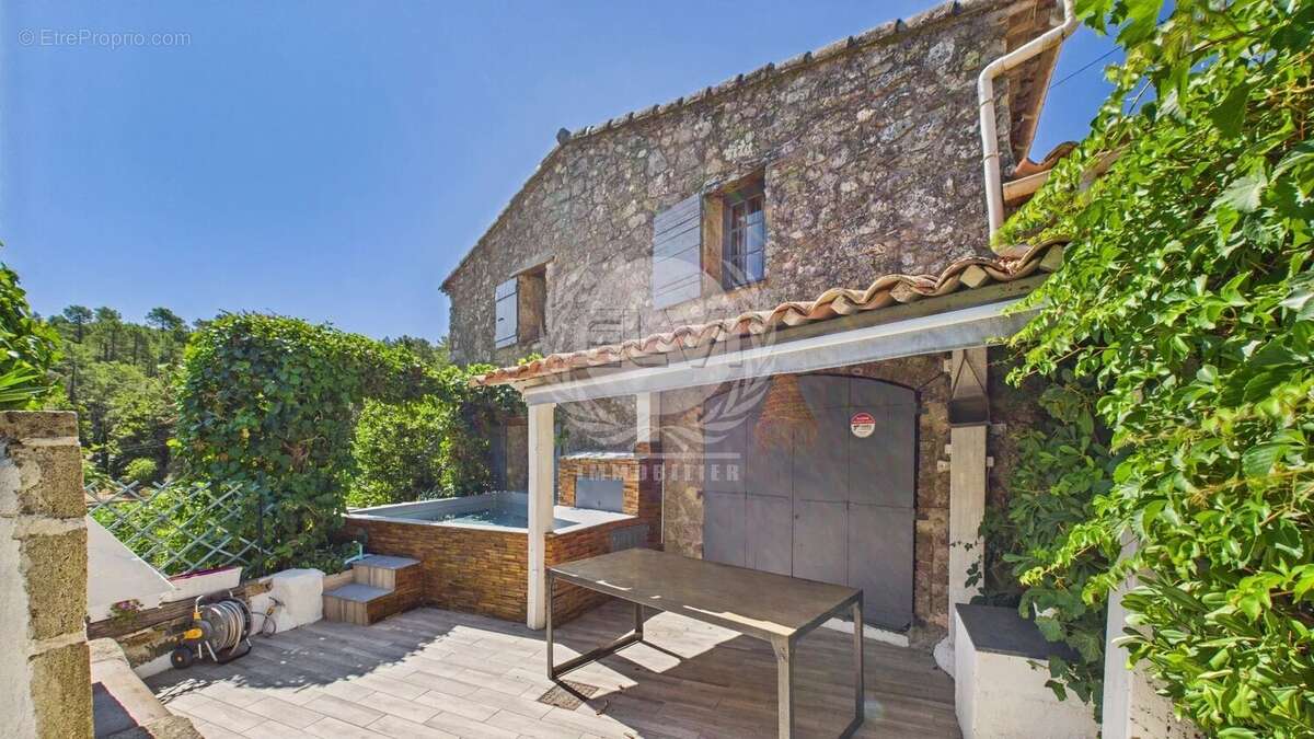 Maison à PLAN-DE-LA-TOUR