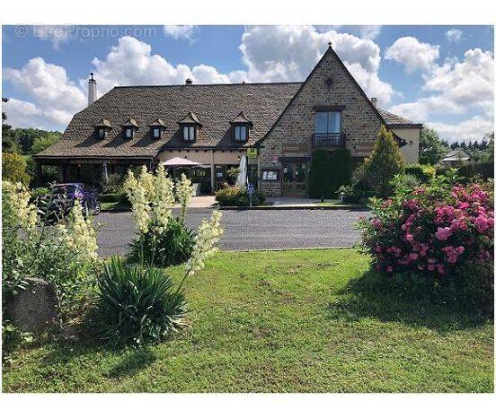 Commerce à NEUVEGLISE