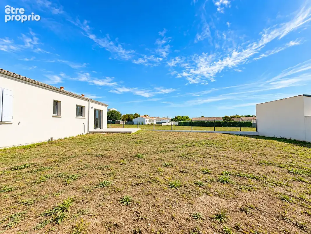 QUARTIER RÉSIDENTIEL - Maison récente de plain-pied de 92 m² avec terrasse & garage - photo 9