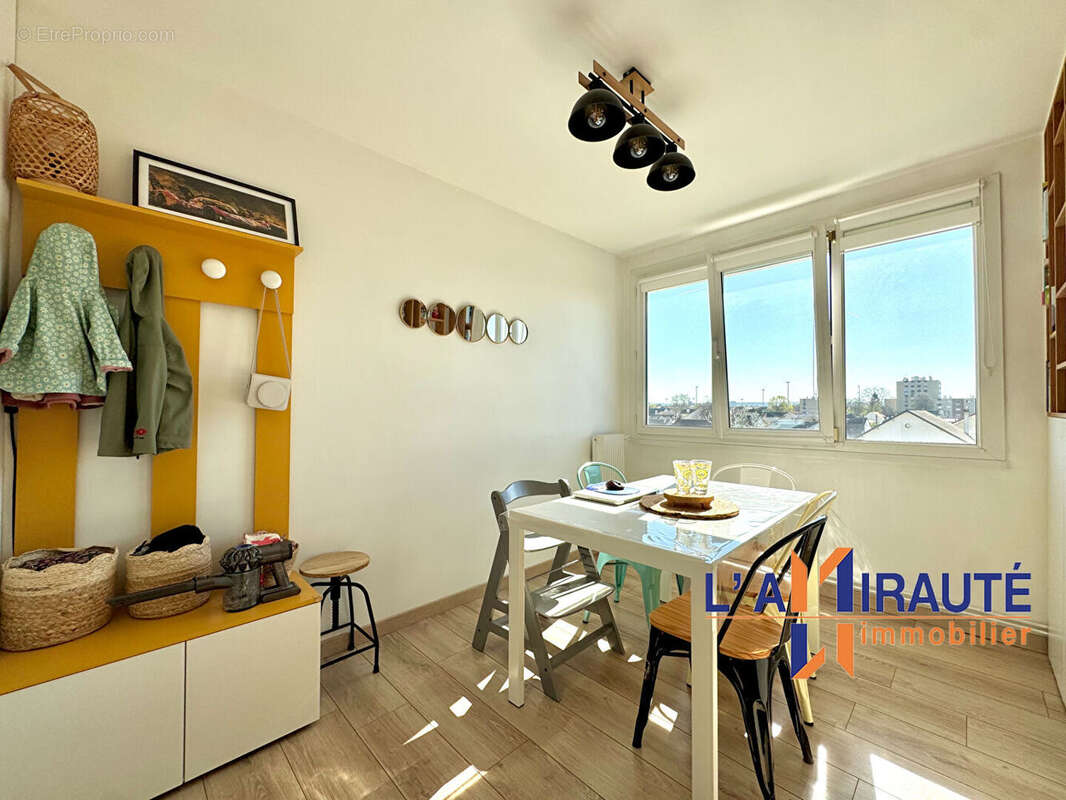 Appartement à HOUILLES