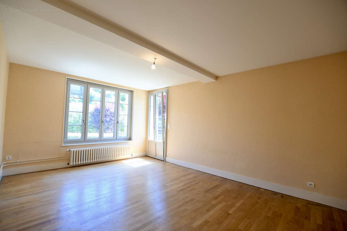 Appartement en rez-de-chaussée dans une demeure de charme. - photo 7