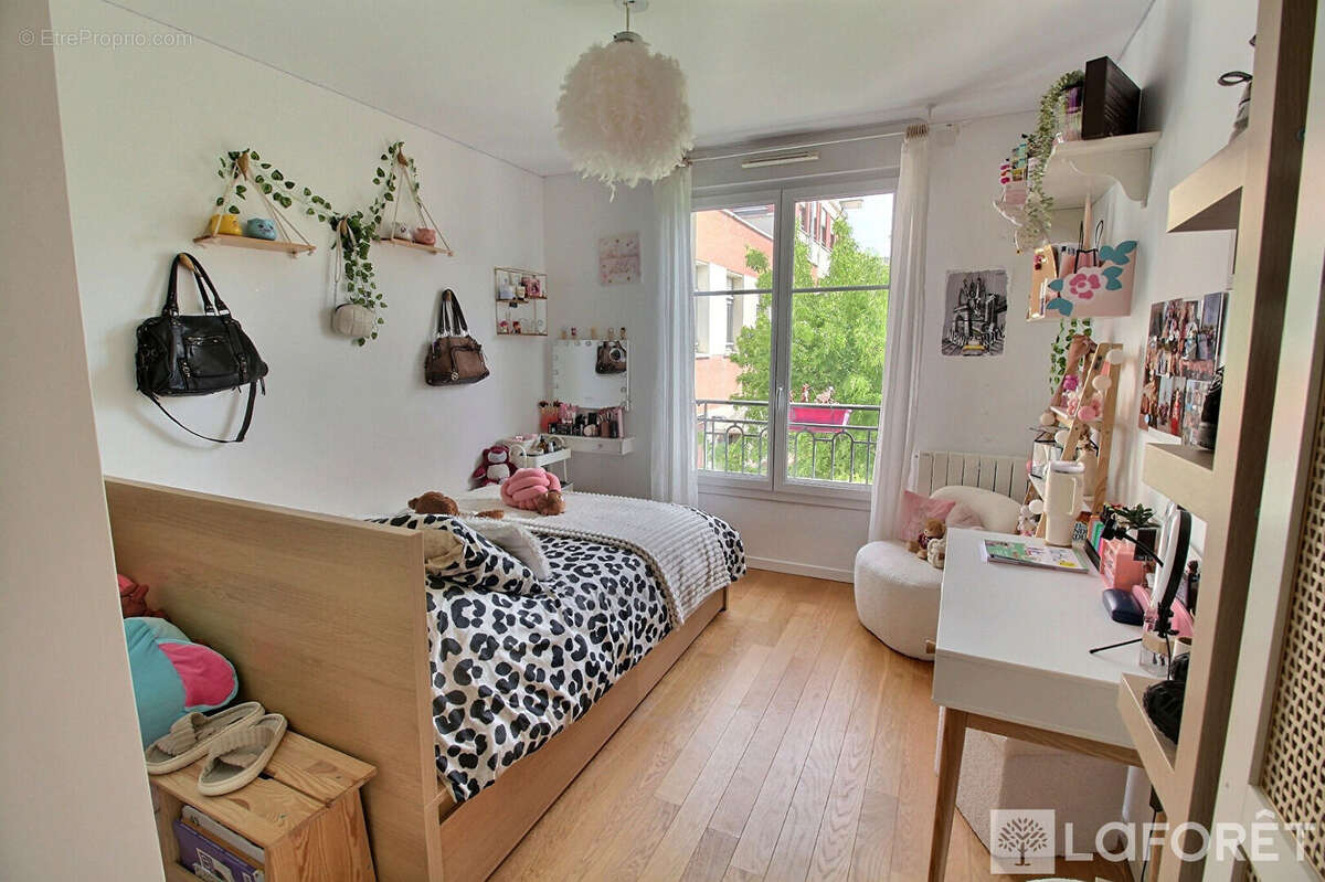 Appartement à LA GARENNE-COLOMBES