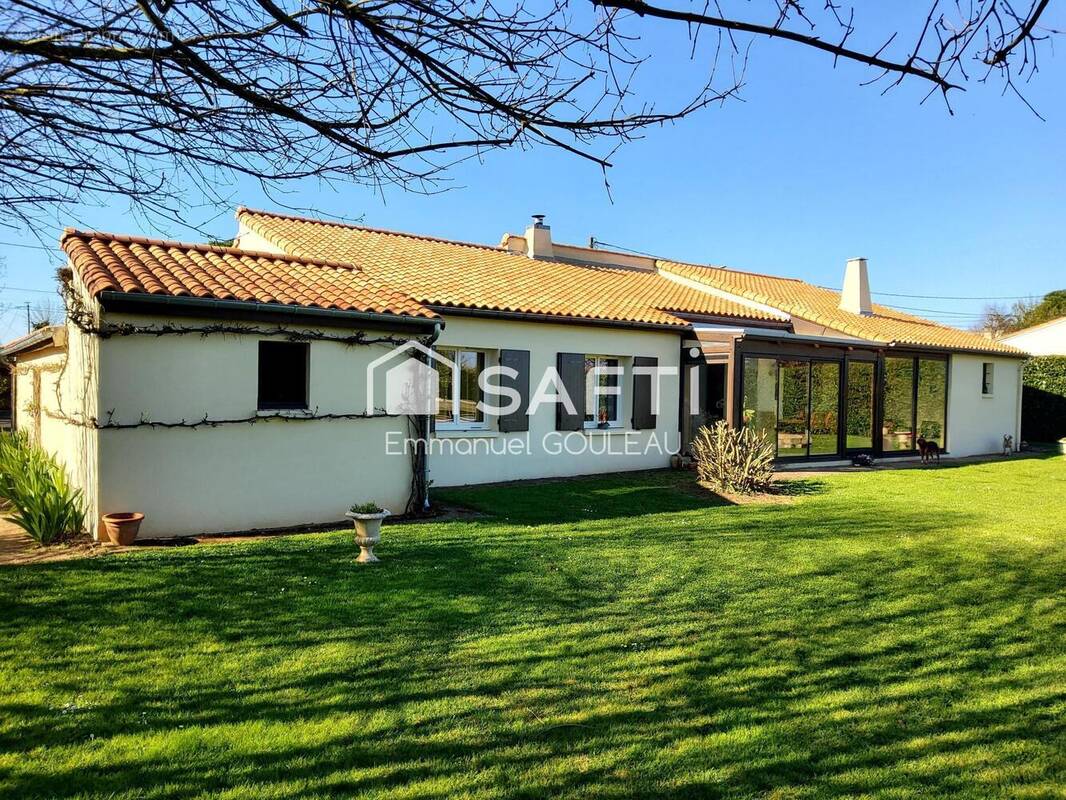 Photo 1 - Maison à VOUILLE