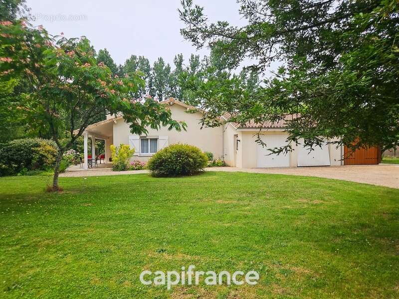 Maison à TIZAC-DE-LAPOUYADE