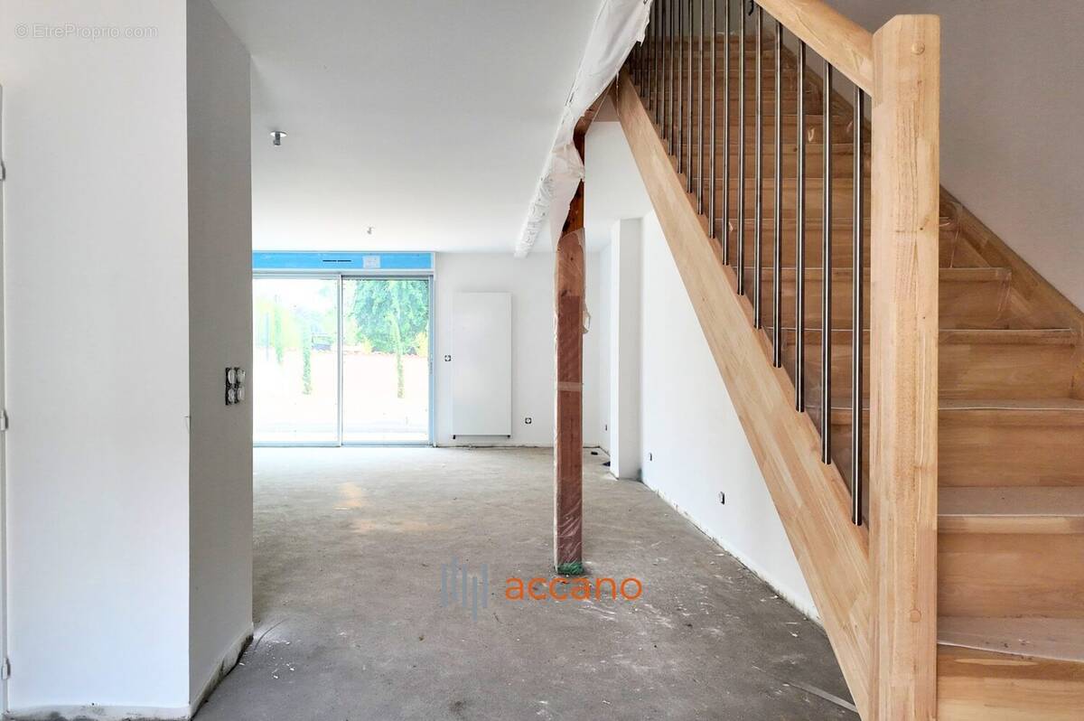 Maison à DECINES-CHARPIEU