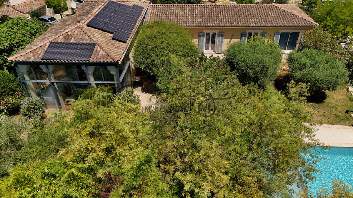 A vendre en exclusivite a nimes elegante villa de plain pied avec piscine et dependance - photo 3