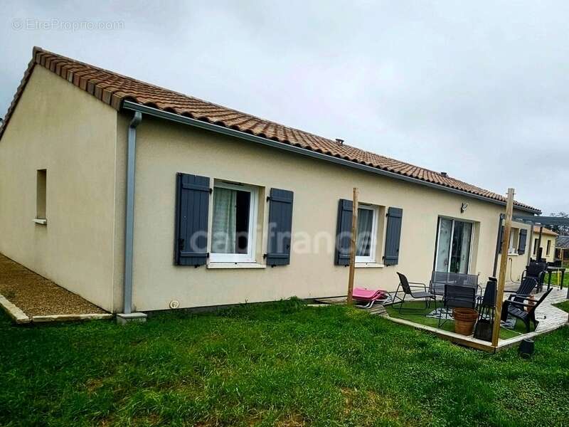 Maison à VENDEUVRE-DU-POITOU