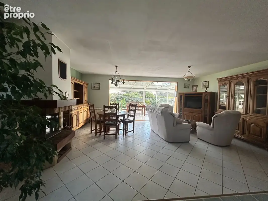 A vendre - maison de plain pied sur genereuse parcelle de terrain - photo 5