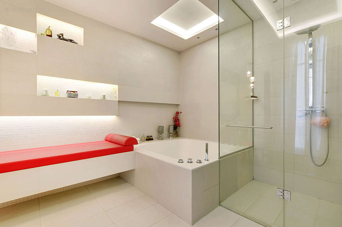 Appartement à PARIS-8E