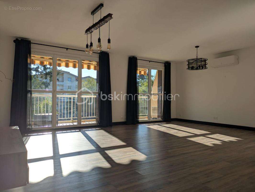 Appartement de type T4 transformé en T3 de 95 m2- Résidence sécurisée avec parc - photo 4