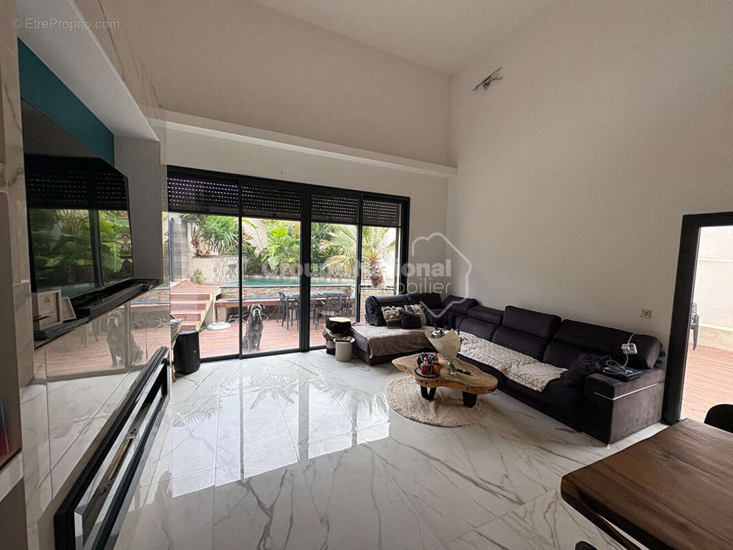 Villa T5 de 190 m2 avec piscine proche mer - photo 4
