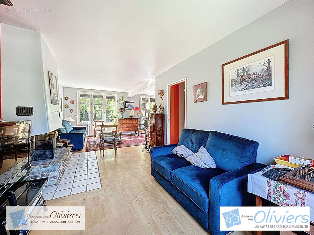 Maison à VOISINS-LE-BRETONNEUX