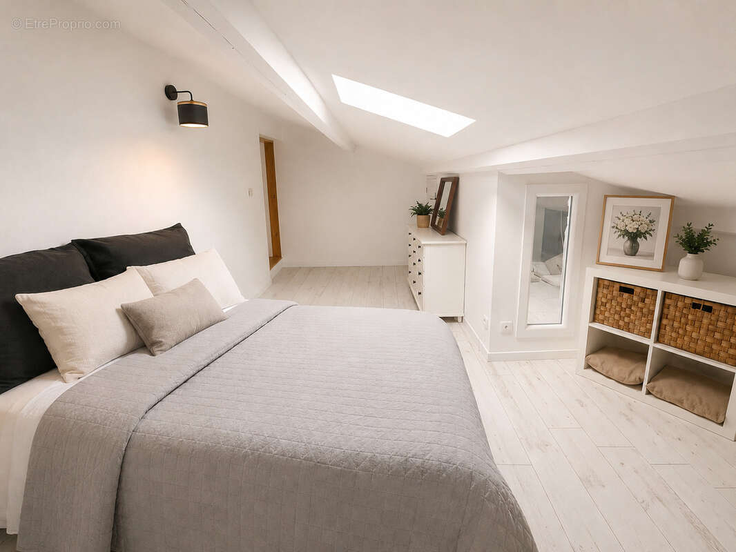 Appartement à SOLLIES-TOUCAS