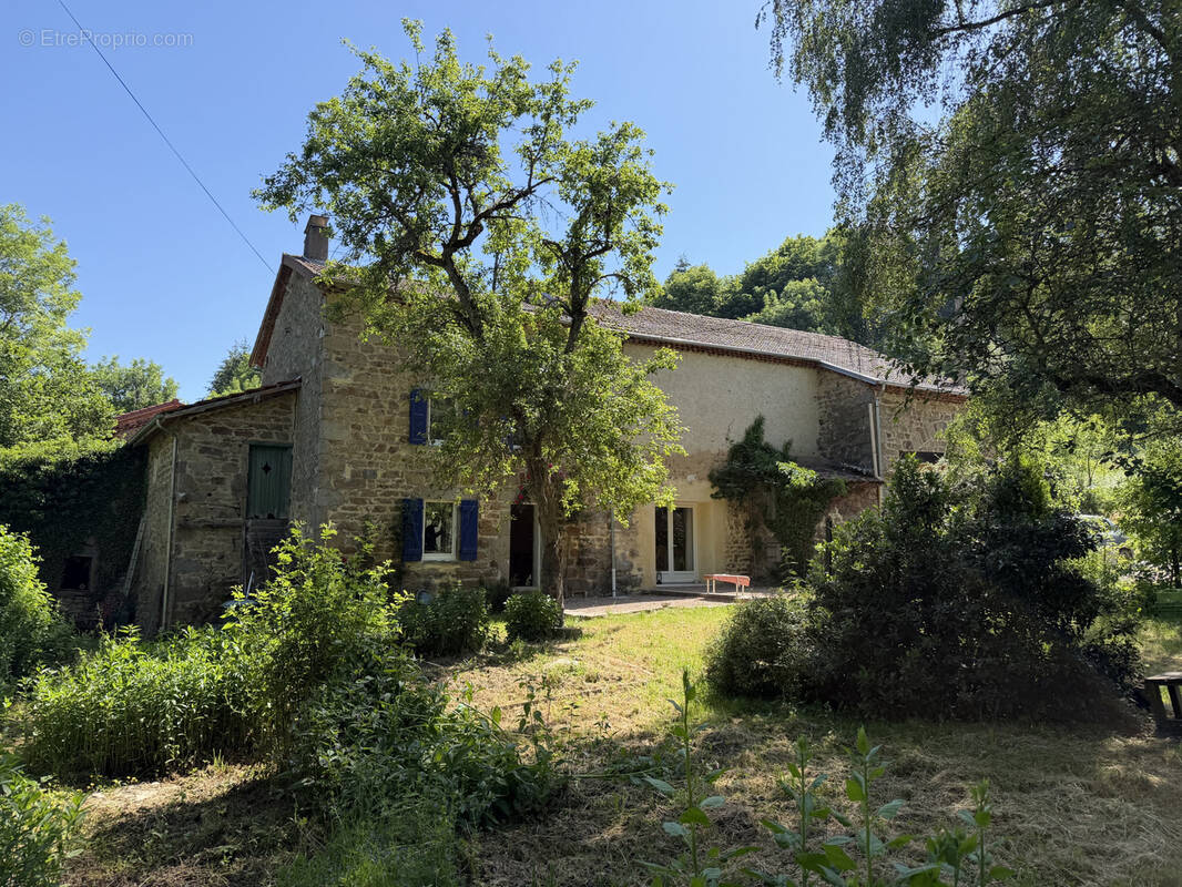 Maison à AUZELLES