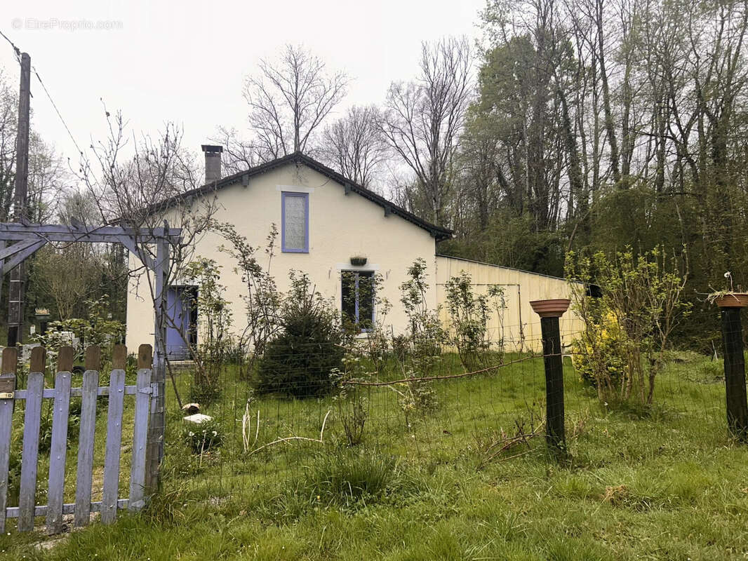 Maison à THENAY