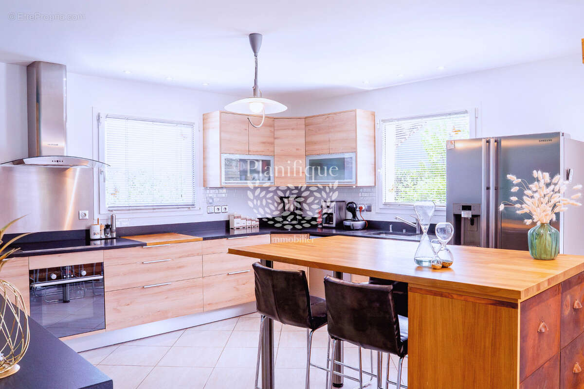 Maison à VETRAZ-MONTHOUX