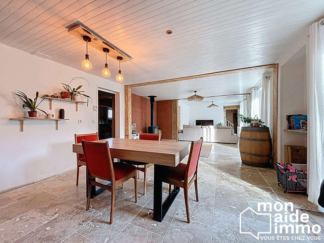 Maison à SAINT-PAUL-LA-ROCHE